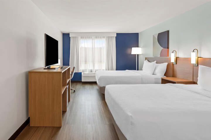 Best Western Oak Forest Hotel - Single King Bed Guestroom