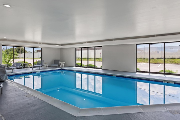 Best Western Oak Forest Hotel - Enjoy Our Indoor Pool And Spa Open Year Round!