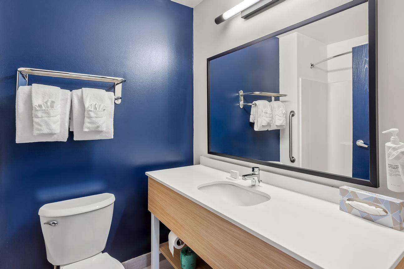 Best Western Oak Forest Hotel - Enjoy A Fresh Complimetary Breakfast Buffet During Your Stay