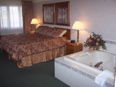 Avalon Hotel & Conference Center - Whirlpool Suite
