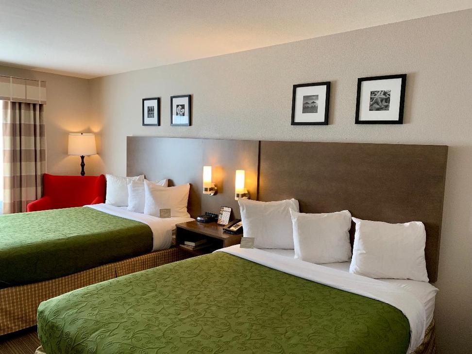 Country Inn & Suites - Pool