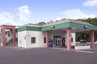 Days Inn - Front View