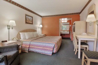 Days Inn - King Room