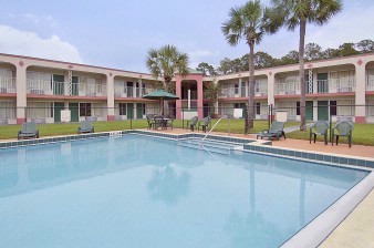 Days Inn - Swimming Pool