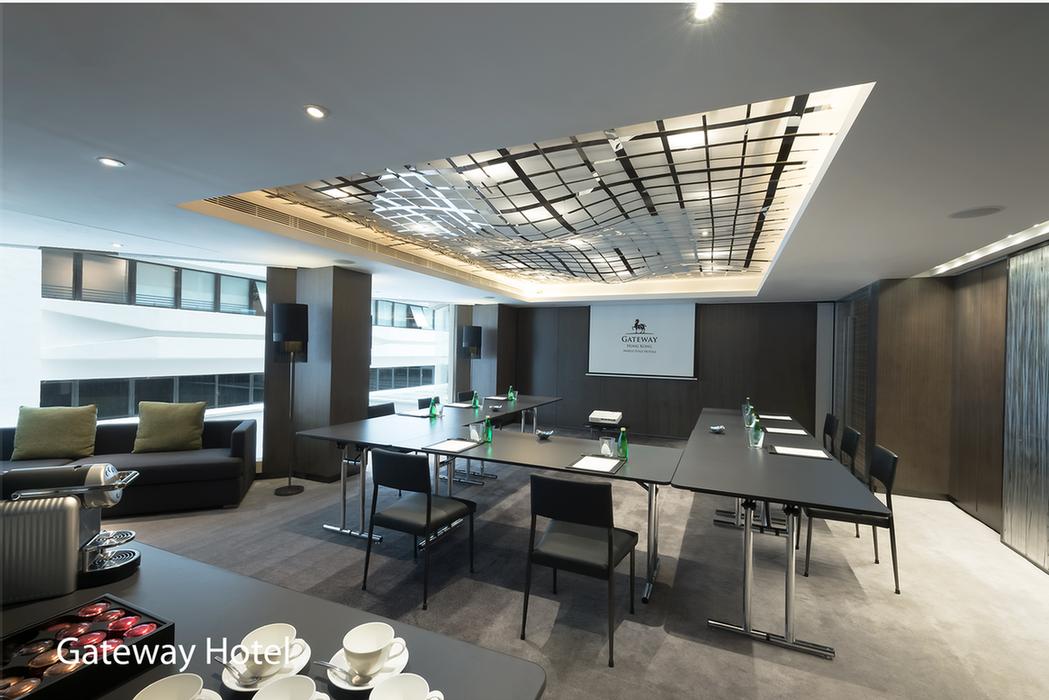 Gateway Hotel - Hotel Lobby