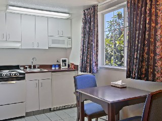 Redding Travelodge - One Of The Few Hotels W/ Full Kitchens