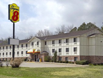 Super 8 - Hotel Exterior