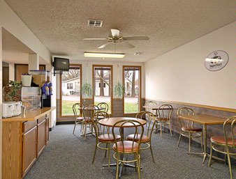 Super 8 - Breakfast Area