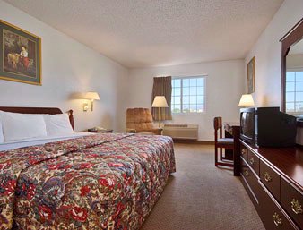 Super 8 Neosho - Standard King Guest Room