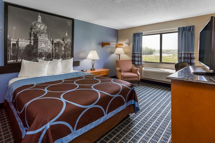 Iowa City Super 8 - Standard King Guest Room