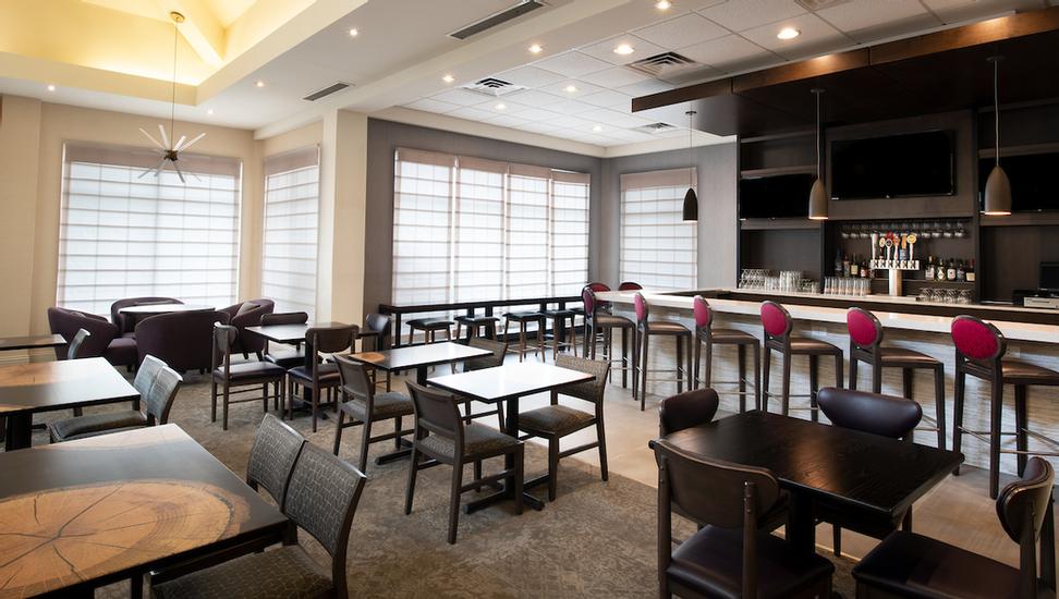 Hilton Garden Inn Philadelphia / Fort Washington - Pantry