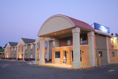 Howard Johnson Inn & Suites - Exterior Front Elevation