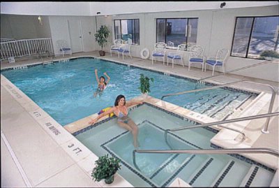 Howard Johnson Inn & Suites - Indoor Pool