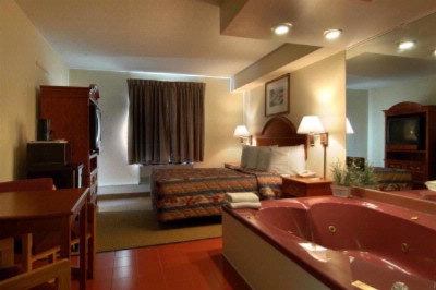 Howard Johnson Inn & Suites - Jacuzzi Suite