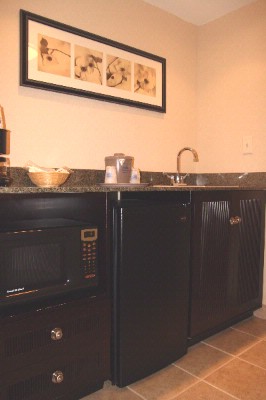Hampton Inn & Suites Bush Int'l Airport - King Studio Suite - The Only Room Equipped With A Wet Bar Mini Frig And Microwave