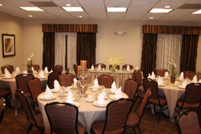 Hampton Inn & Suites Bush Int'l Airport - Rodeo Room - 650 Sq. Ft.