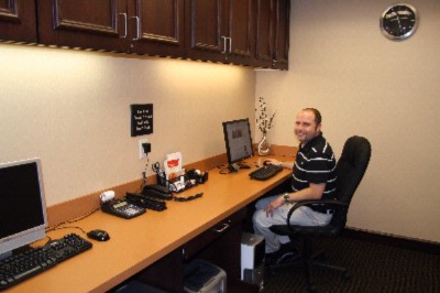 Hampton Inn & Suites Bush Int'l Airport - 24-hour Business Center