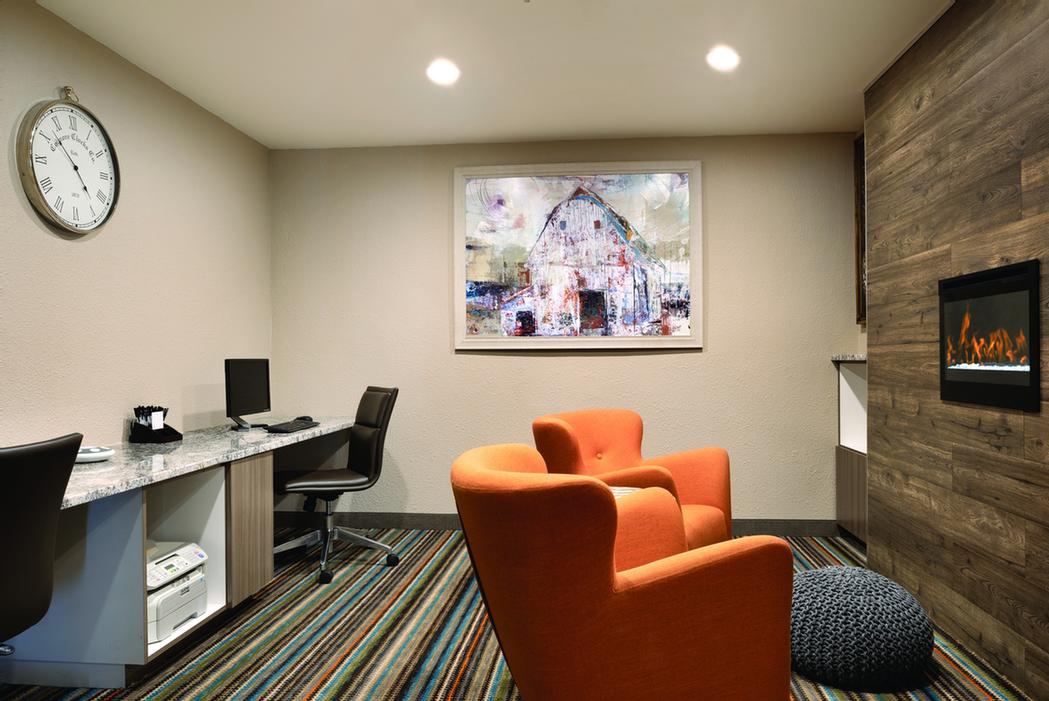 Country Inn & Suites Lino Lakes - Be Productive In Our Business Center!