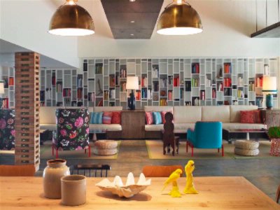 Postcard Inn on the Beach - 