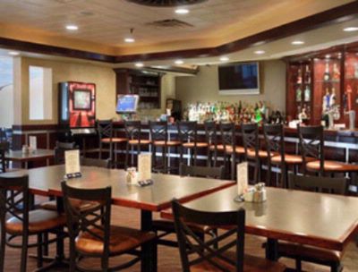 Days Inn Metro Airport - Wings Bar & Grill On-site