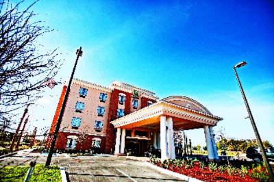 Holiday Inn Express Hotels & Suites - 