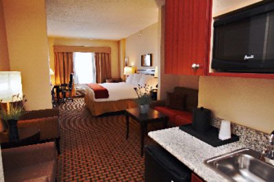 Holiday Inn Express Hotels & Suites - Guest Rooms