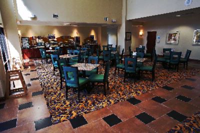 Holiday Inn Express Hotels & Suites - Breakfast