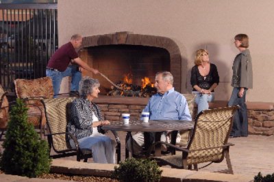 Hampton Inn & Suites Prescott Valley - Bbq Fireplace And Patio Next To Pool.