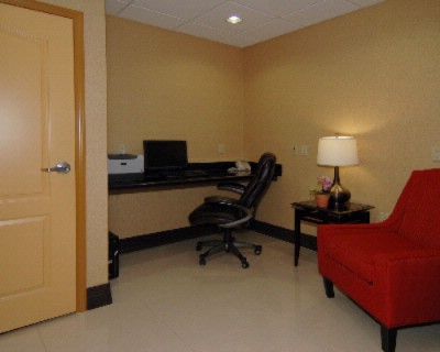 Comfort Suites - Business Center