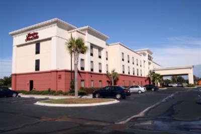 Hampton Inn & Suites - 