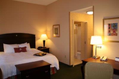 Hampton Inn & Suites - 