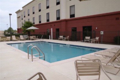 Hampton Inn & Suites - 