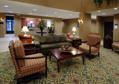 Hampton Inn & Suites - 