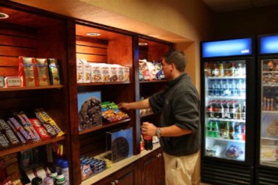 Hampton Inn & Suites - 