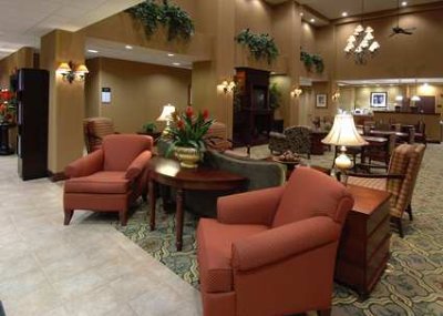 Hampton Inn & Suites - 