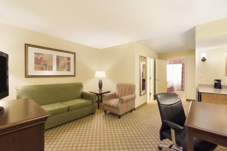 Country Inn & Suites - 