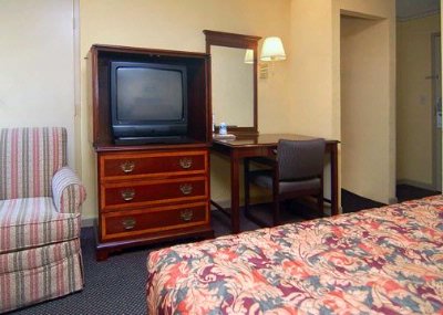Quality Inn Hotel - King 1