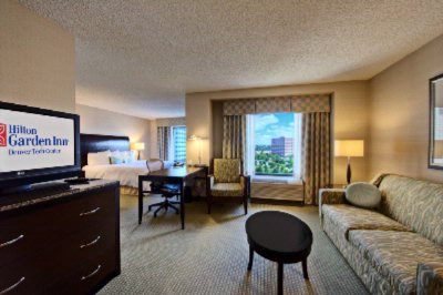 Hilton Garden Inn Denver Tech Center - Corner Suite Sitting Area
