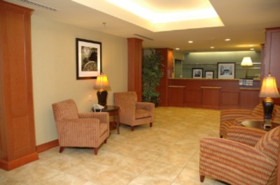 Hampton Inn Martinsburg - Entrance / Front Desk
