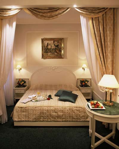Ambassador Zlata Husa Hotel - 