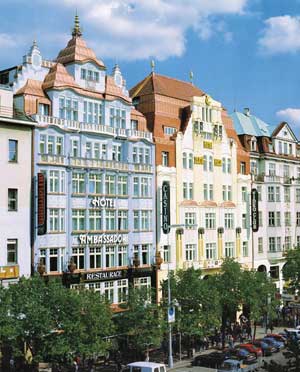 Ambassador Zlata Husa Hotel - 