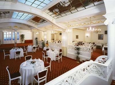 Ambassador Zlata Husa Hotel - 