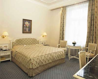 Ambassador Zlata Husa Hotel - 