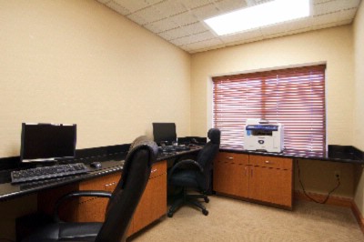 Wingate Hotel - Business Center