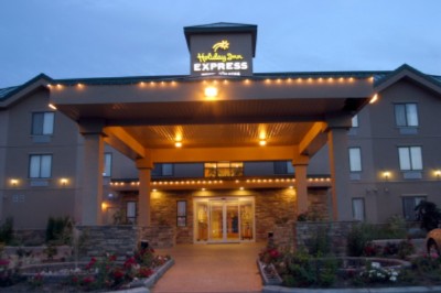 Holiday Inn Express Hotel & Suites - 