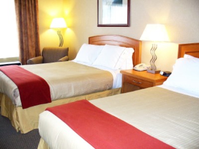 Holiday Inn Express Hotel & Suites - 