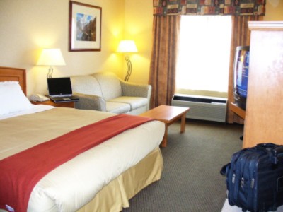 Holiday Inn Express Hotel & Suites - 