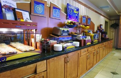 Holiday Inn Express Hotel & Suites - 