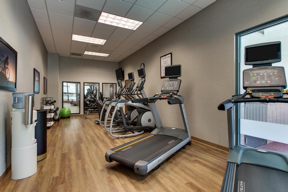 Drury Inn & Suites Pinnacle Peak - Meeting/king Suite