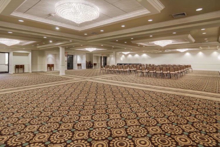 Comfort Inn & Suites - 5500 Square Feet Of Meeting Or Private Dinning Space Available!